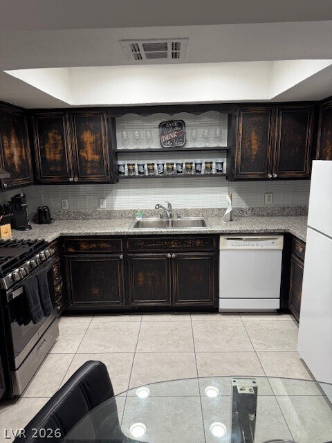 Building Photo - 5576 W Rochelle Ave.