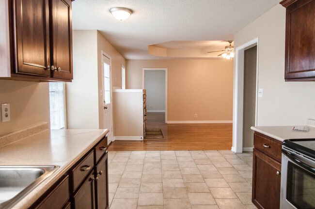 Building Photo - Pet Friendly Three Bedroom with Bonus!