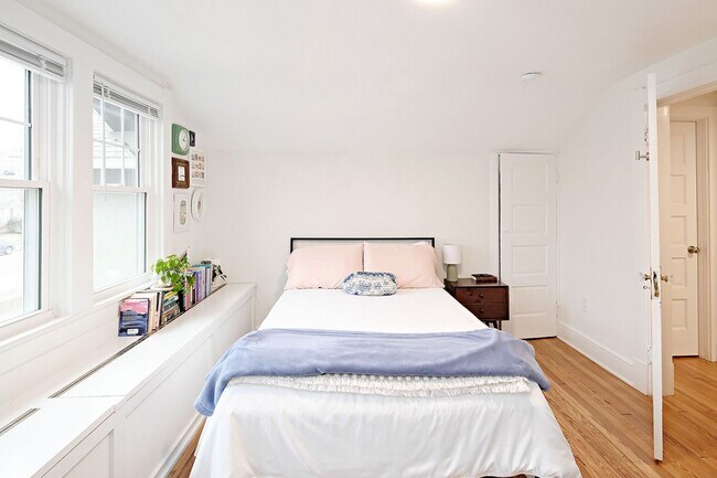 Building Photo - Nicely Updated Fry's Spring Apartment With Utilities Included