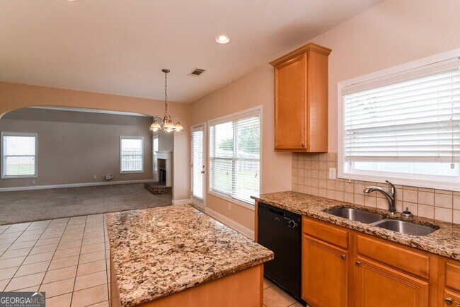 Building Photo - 917 Southfork Dr