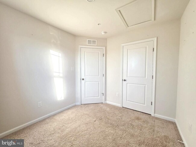 Building Photo - 426 Creekbed Cir