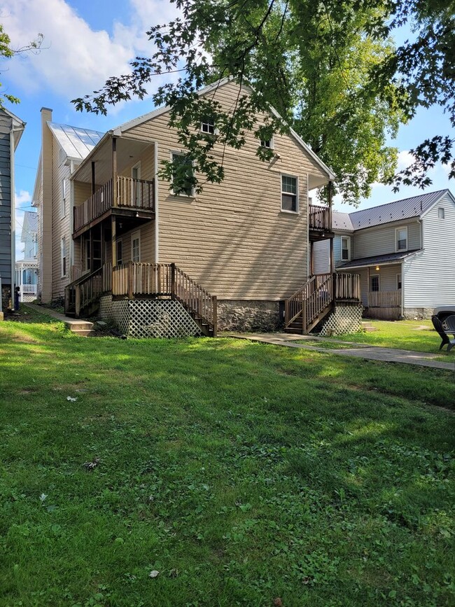 Building Photo - 115 E Burd St