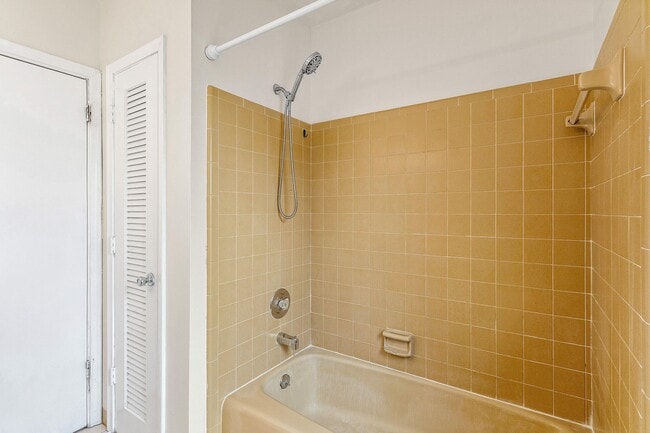 Building Photo - 931 NW 9th Ct