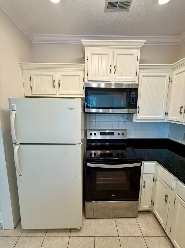Building Photo - Knoxville 37909 - 2 bedroom, 1.5 bath unit, duplex - Contact Chad Weeks (865) 567-6193