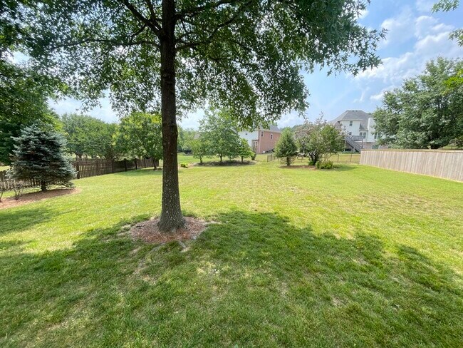 Building Photo - Wynbrooke home with large backyard, 2 car ...