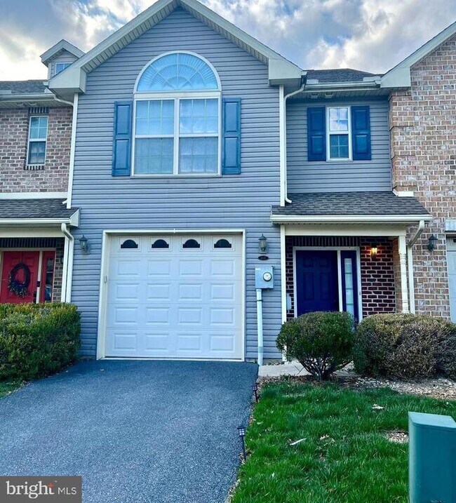 Building Photo - 2037 Powell Dr