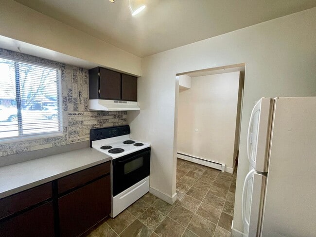 Building Photo - Beautiful Two-story, 3 Bed, 1.5 Bath Condo 1/2 Mile from CSU!