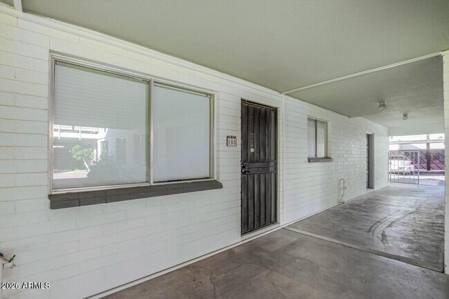 Building Photo - 721 E Montebello Ave