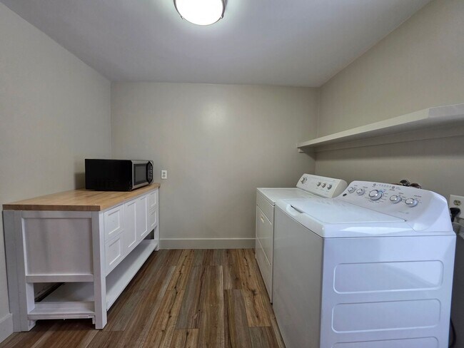 Building Photo - Four Bedroom House Available in Battle Creek!