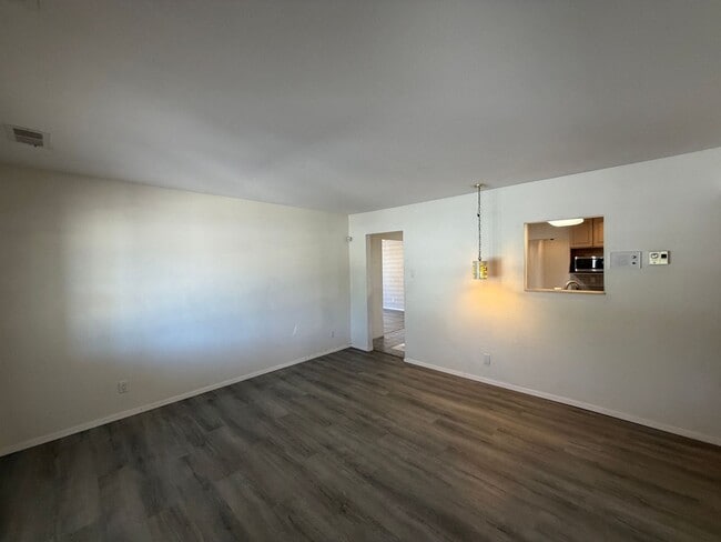 Building Photo - 2,800Sq Foot, 5 Bedroom Single Story Home Available Near Eubank Blvd NE & Copper Ave NE!