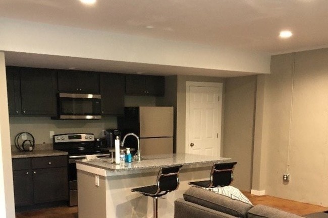 Building Photo - 417 Locust St