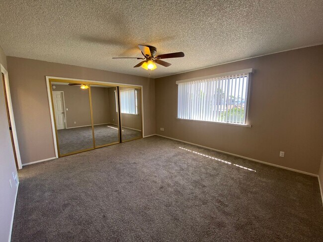 Building Photo - Large Centrally Located Two Story Condo wi...