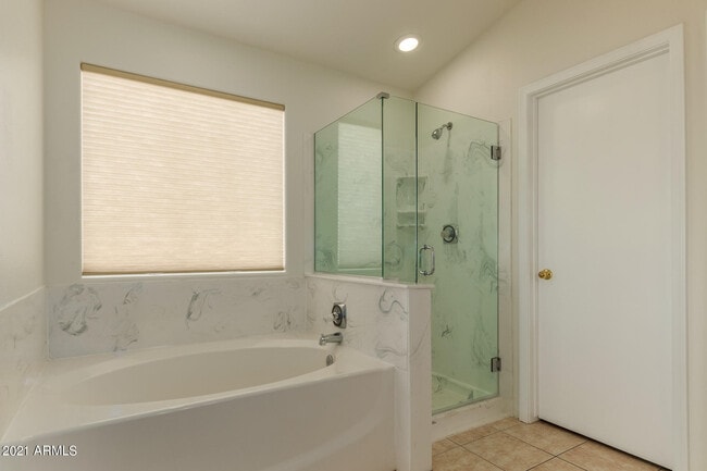 Building Photo - 4634 E Grovers Ave
