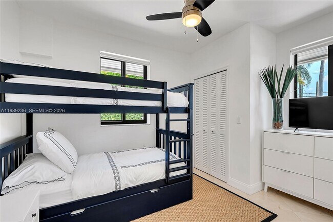 Building Photo - 3425 Alhambra Cir