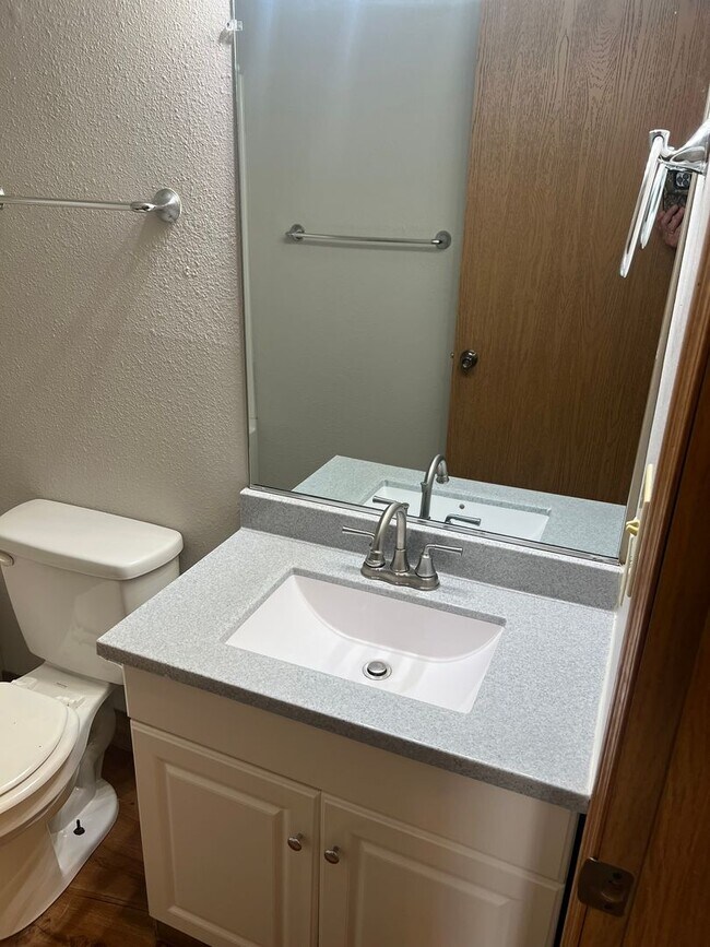 Building Photo - Large 3 bedroom apartment close to Sawyer Elementary, great for families