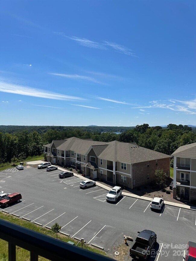 Building Photo - 160 Water Dr