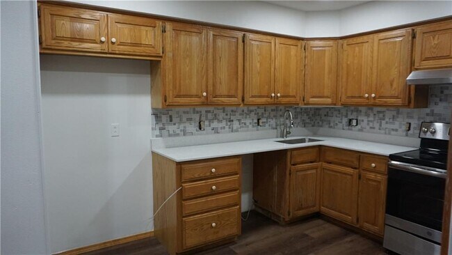 Building Photo - 107 N Elm Springs Rd