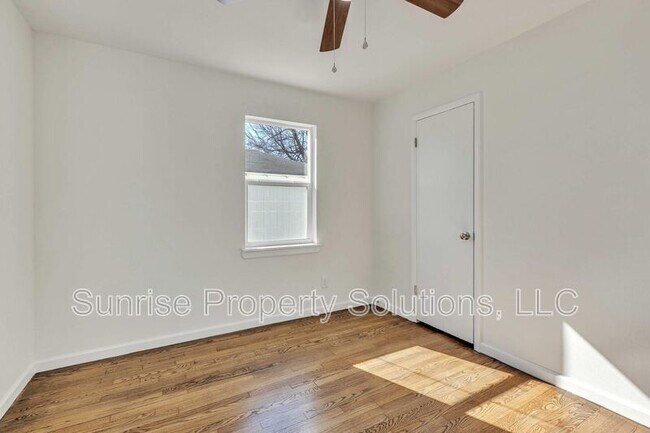 Building Photo - 300 SE 48th St