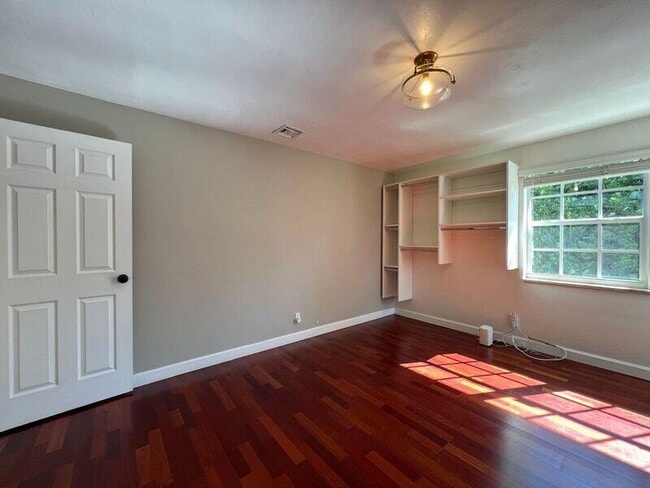 Building Photo - 2615 McKinley St