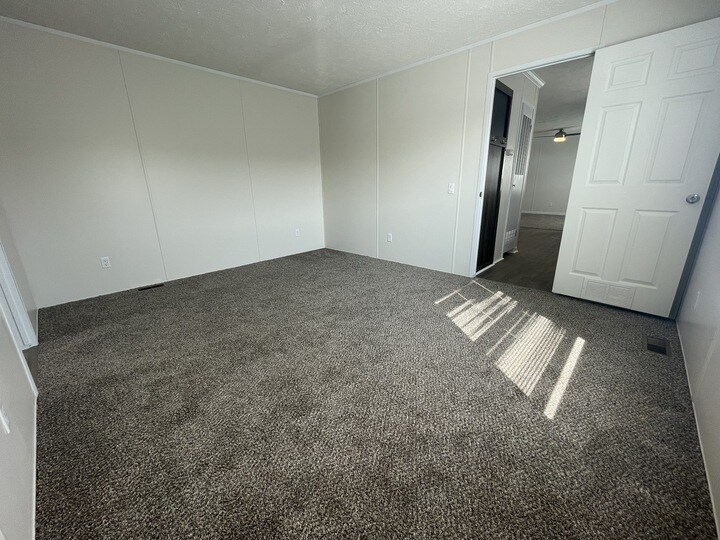 Building Photo - 15386 Danseur Dr