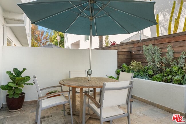 Building Photo - 843 17th St