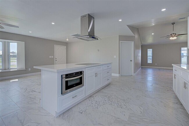 Building Photo - 7379 Snow Dr