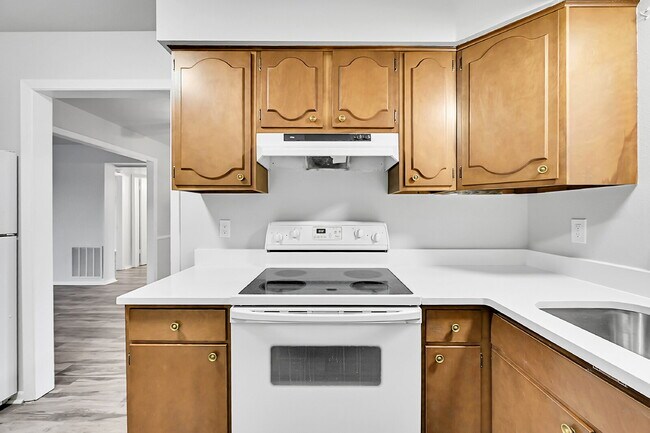 Building Photo - $1,700.00 - 2 Beds 1 Bath, Single Family H...