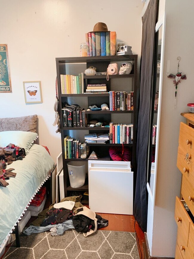 Building Photo - PRELEASE: 7 bdrm/2 bath in the York Neighborhood!