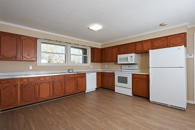 Building Photo - Coming soon: Large 3+ BR, 2 BA home with garage