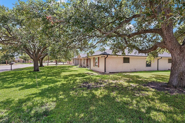 Building Photo - 1802 Carter Creek Pkwy