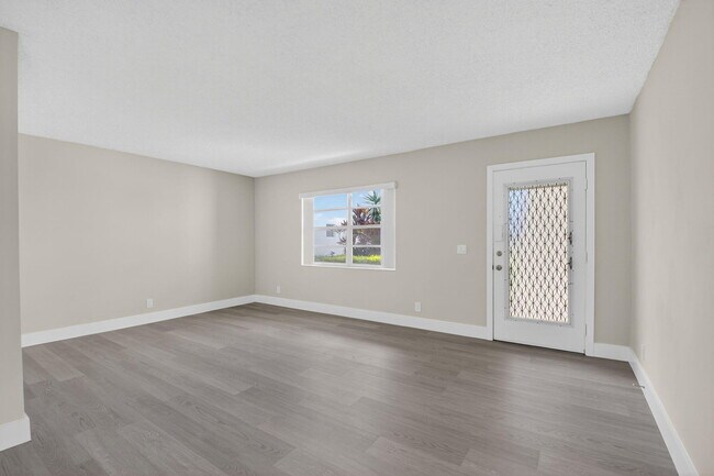 Building Photo - 538 Normandy Ln