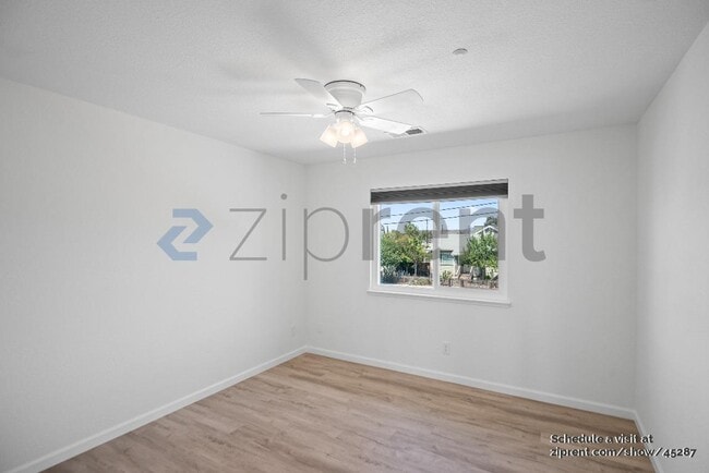 Building Photo - 2123 Chestnut St