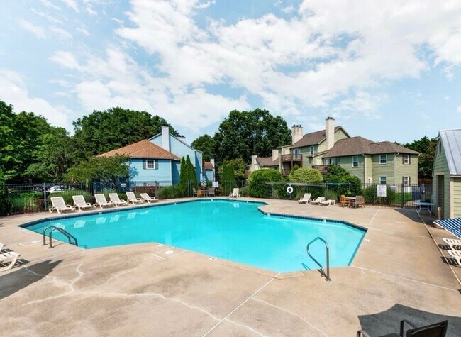 Building Photo - Charming 2-Bedroom in a Highly Sought-Afte...