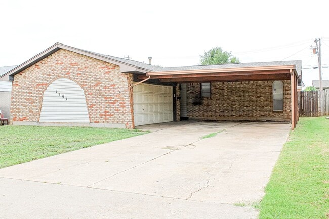 Building Photo - 3 Bed 1.5 Bath - Moore