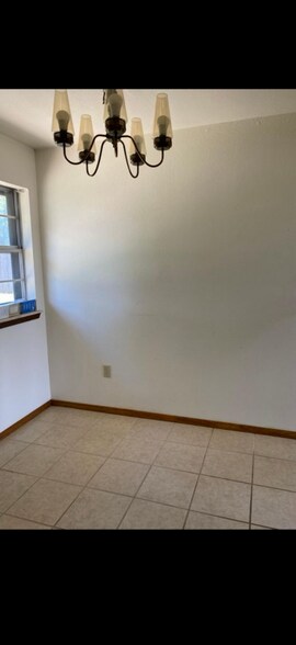 Building Photo - 112 SE Tattershall Way