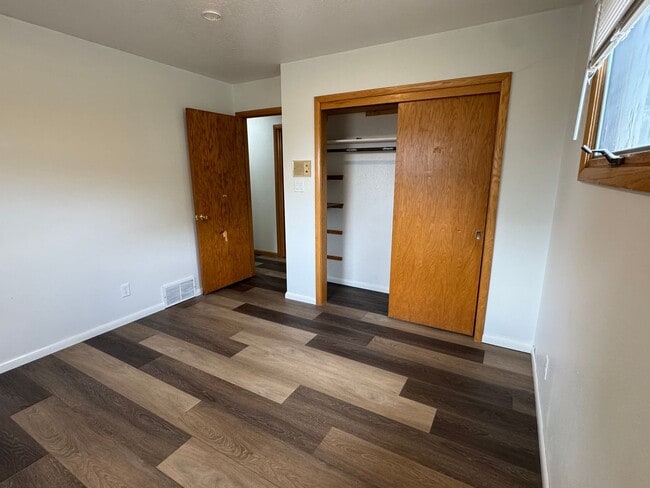 Building Photo - Charming 4-Bedroom Home in East Bismarck