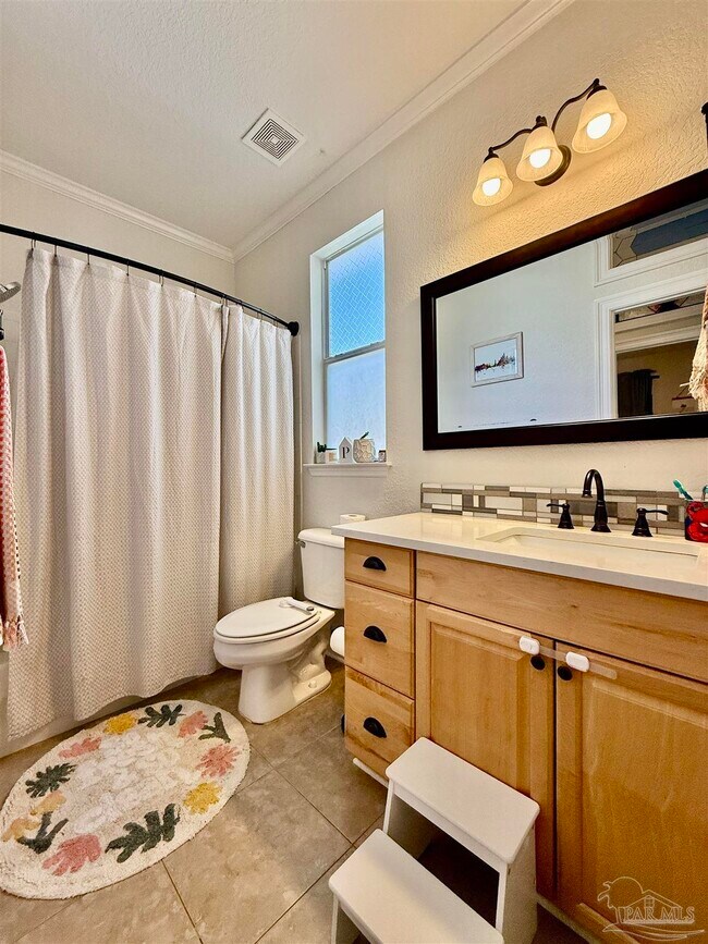 Building Photo - 1313 E Strong St