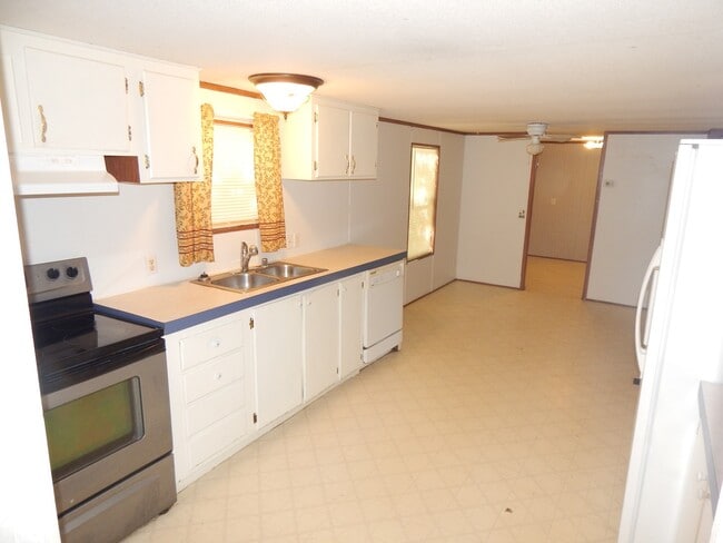 Building Photo - Spacious 3 Bedroom, 2 Bath Double-Wide Mobile Home