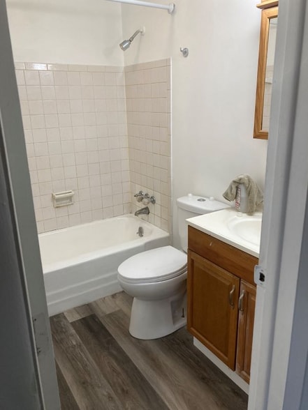 Building Photo - 460 Wells Dr