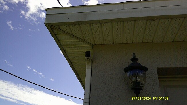 Building Photo - Available in April! Nice 3/2/2 Across From Jim Jeffers Park and Oasis North School