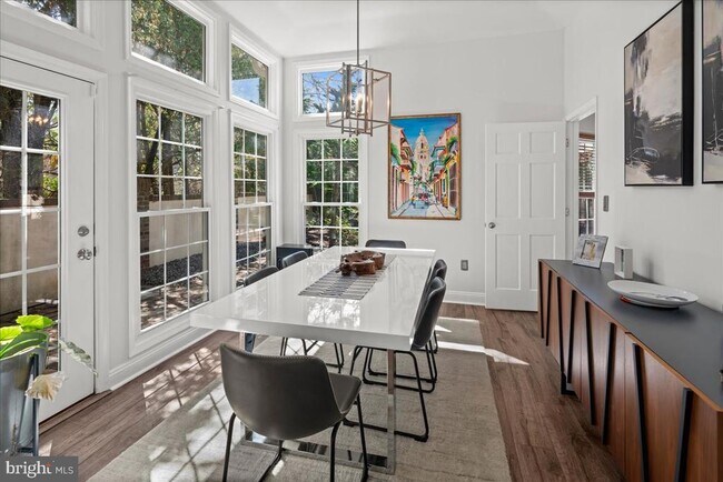 Building Photo - 9 Cromwell Ct