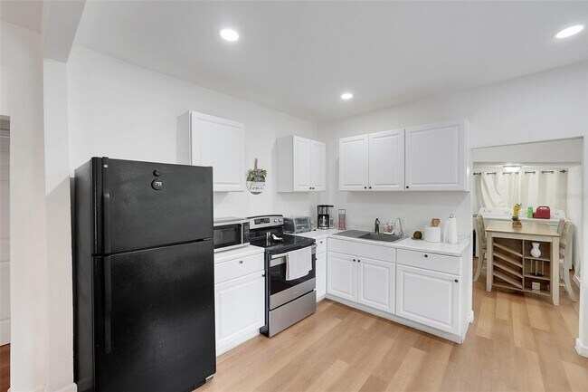 Building Photo - 1313 4th St NE