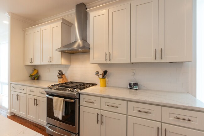 Building Photo - 1900 E Cumberland St