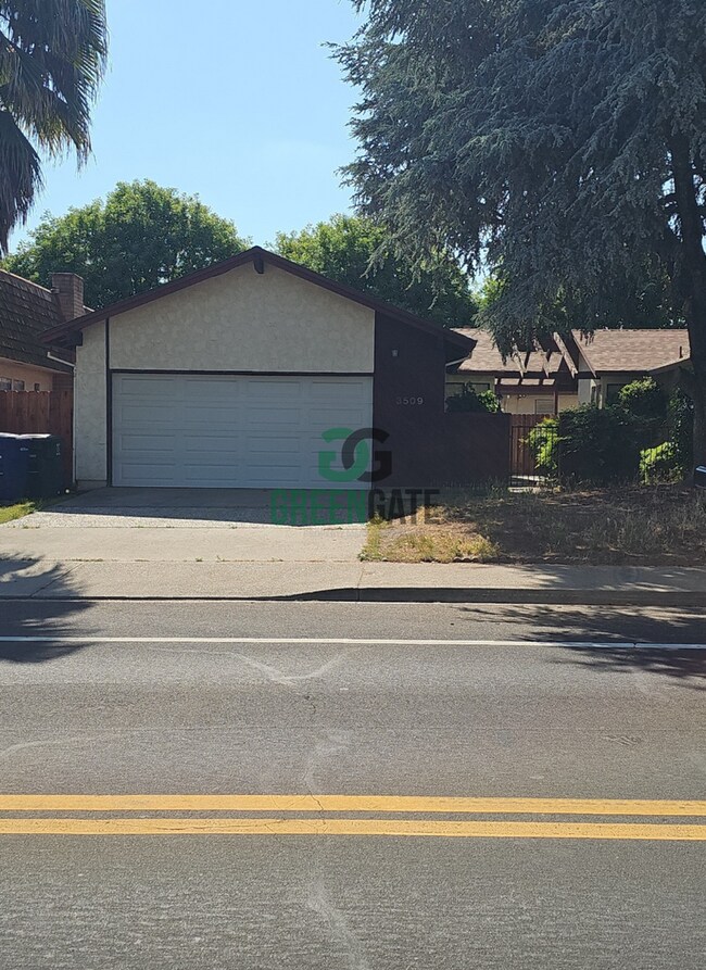 Building Photo - 3509-3511 Dragoo Park Dr.