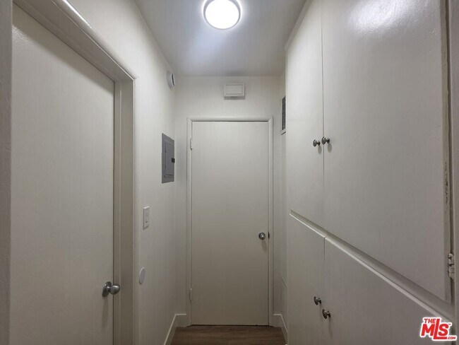 Building Photo - 1224 N Fairfax Ave