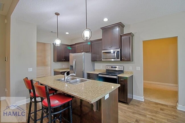 Building Photo - 582 Burke Dr