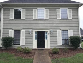 Building Photo - Bellevue Townhome 4 bedrooms 3 full baths