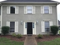 Building Photo - Bellevue Townhome 4 bedrooms 3 full baths