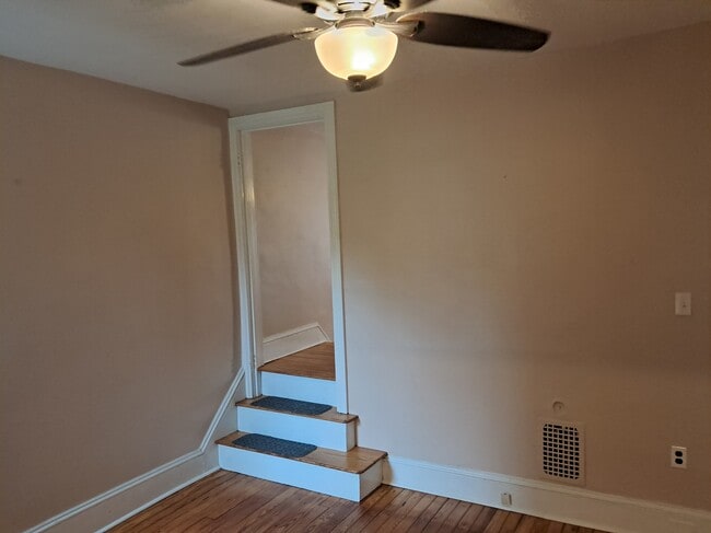 Building Photo - 941 Sargent Ave