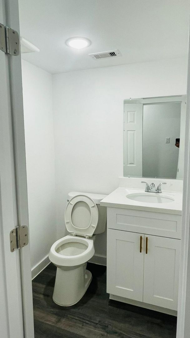 Building Photo - ? Stunning 3-Bed Luxury Home with Garage & Designer Touches ?